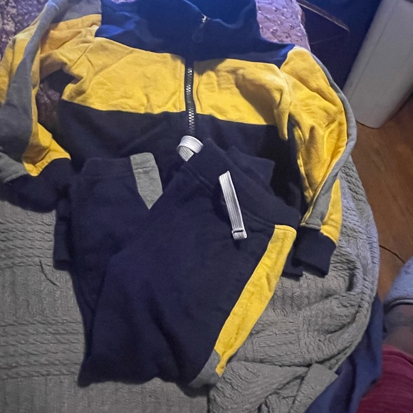 Carter’s 2t - Picture 1 of 1